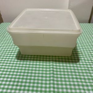 Tupperware Kitchen - TUPPERWARE SQUARE SNACK KEEPER Tupperware Kitchen - TUPPERWARE SQUARE SNACK KEEPER